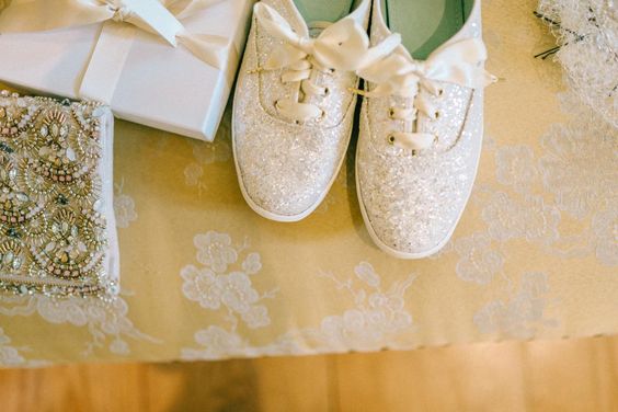 19 Sparkly Wedding Ideas for the Inner Glam Bride - WeddingMix Blog